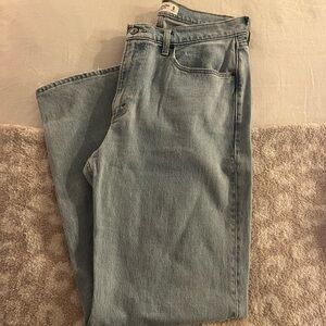Abercrombie & Fitch Light Wash 90s Relaxed Jean
